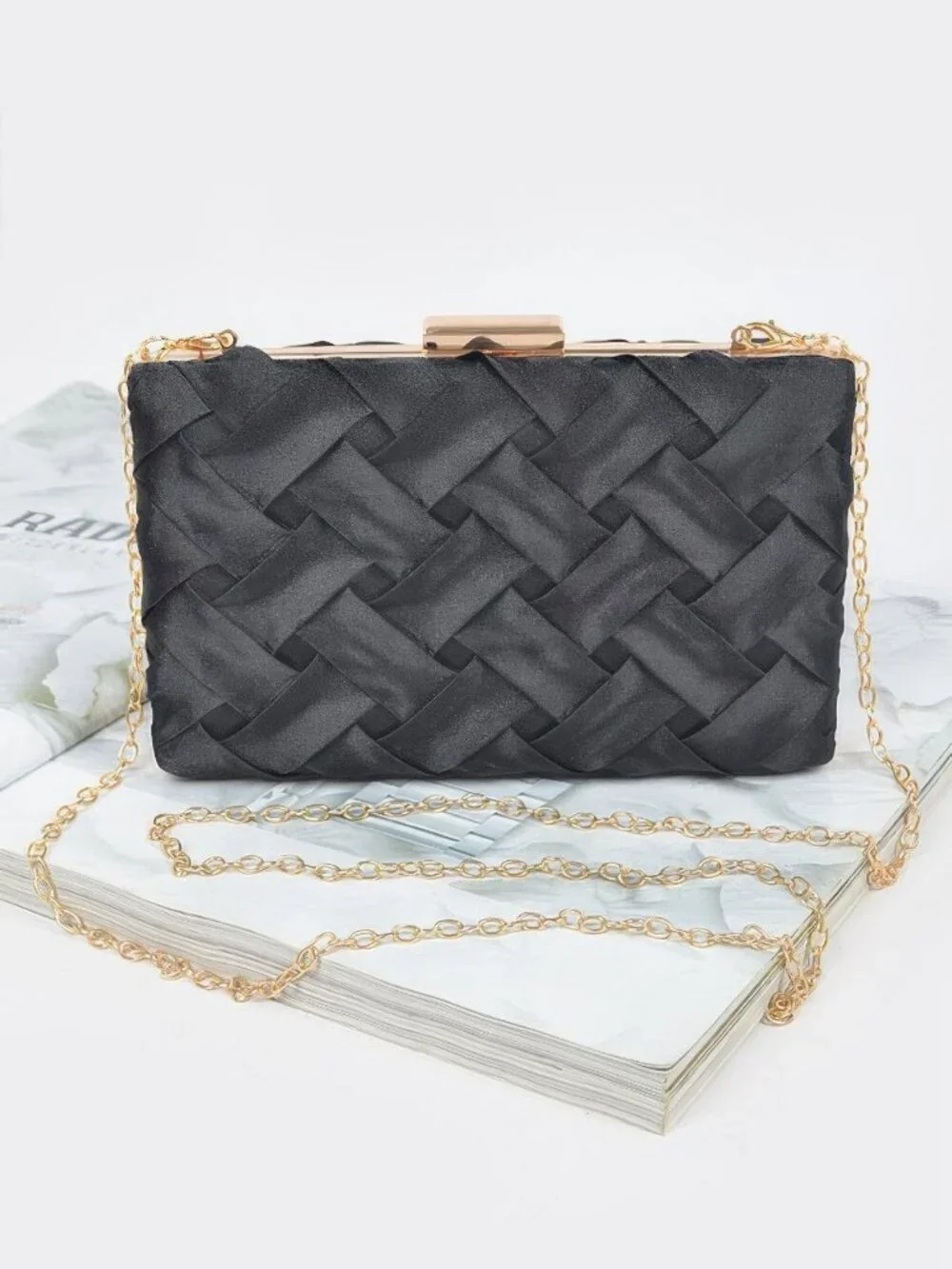 Cross Hatched Chain Clutch